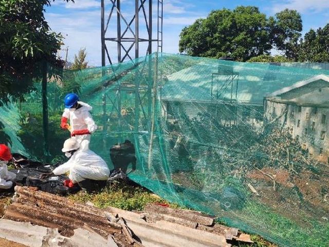 Containment screening around the work area