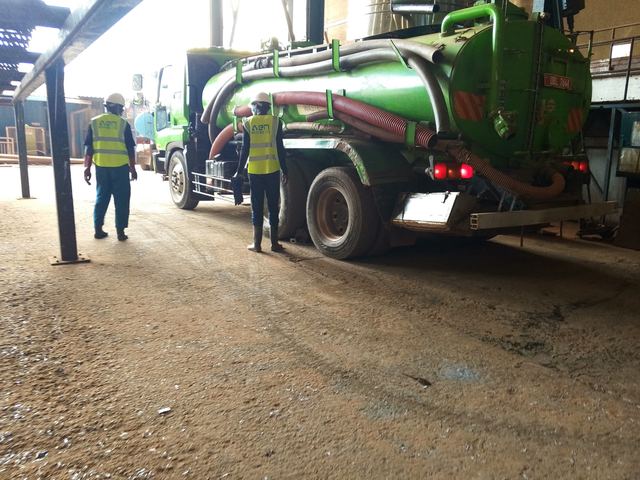 Vacuum tanker arriving on site